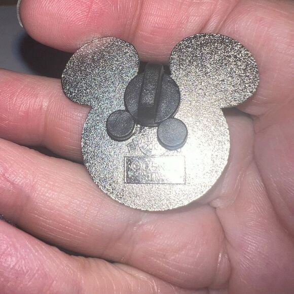 Disney Collectible Pin Badge  WDW Epcot Flag of Great Britain Mickey Mouse Ears - Picture 4 of 7